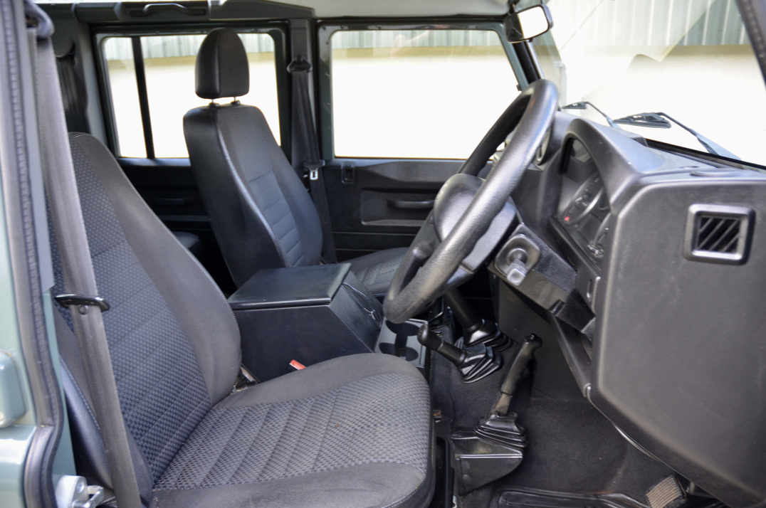 Land Rover Defender 110 County TD 7 Seater Estate gallery image 19