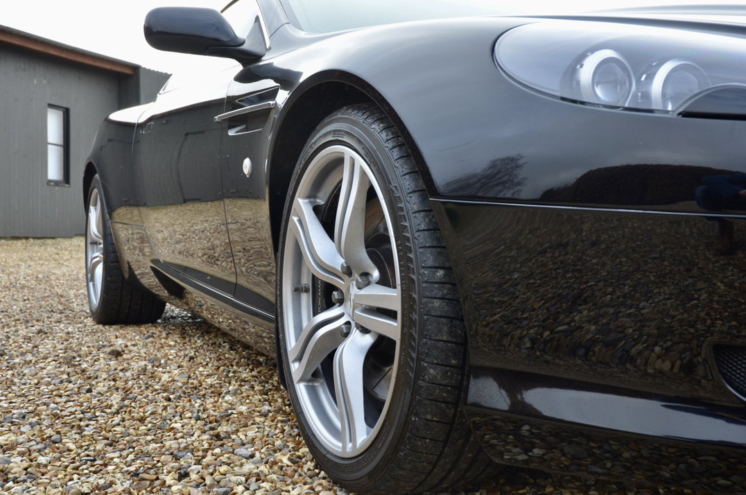 Aston Martin  Db-9 Manual gallery image 11