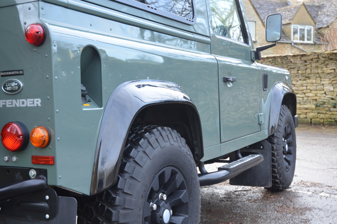 Land Rover Defender 90 XS Station Wagon gallery image 17