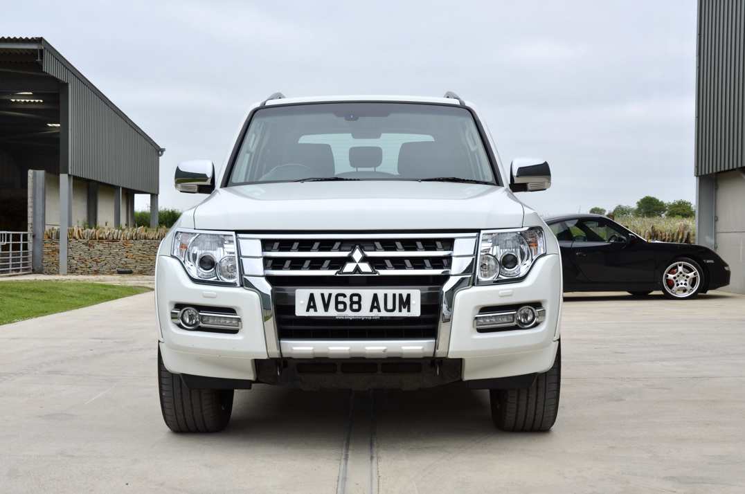 Mitsubishi Shogun 3.2 DI-D Barbarian Auto SWB gallery image 3