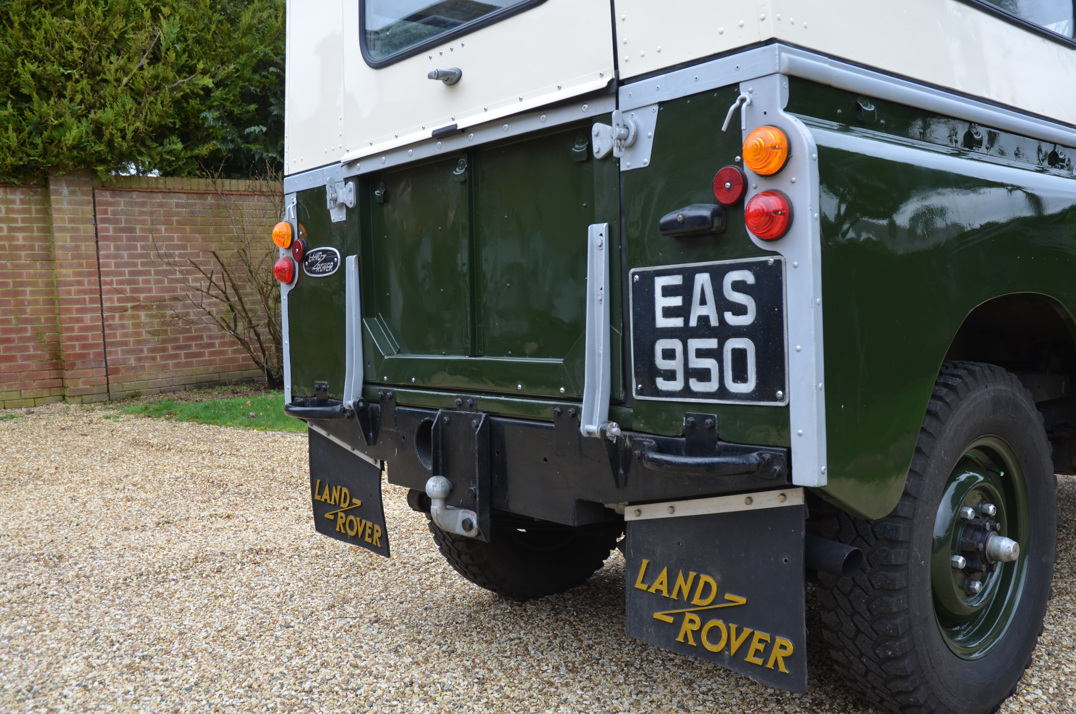 Land Rover Series II gallery image 15