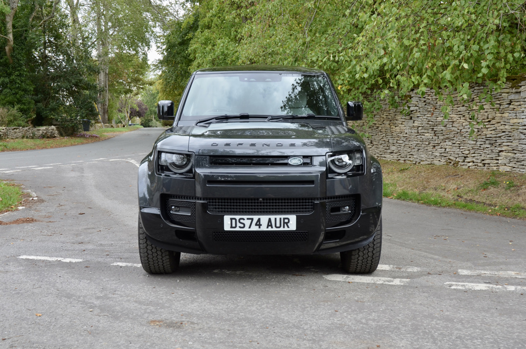 Land Rover Defender 90 X Dynamic HSE 3.0D 350 MHEV gallery image 3