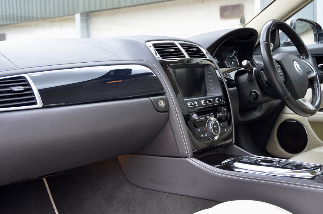 Jaguar XK 5.0 Portfolio Auto gallery image 34