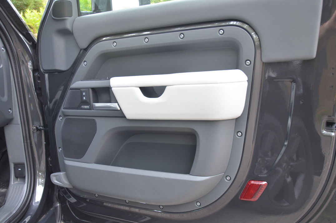 Land Rover Defender 90 X Dynamic HSE 3.0D 350 MHEV gallery image 34