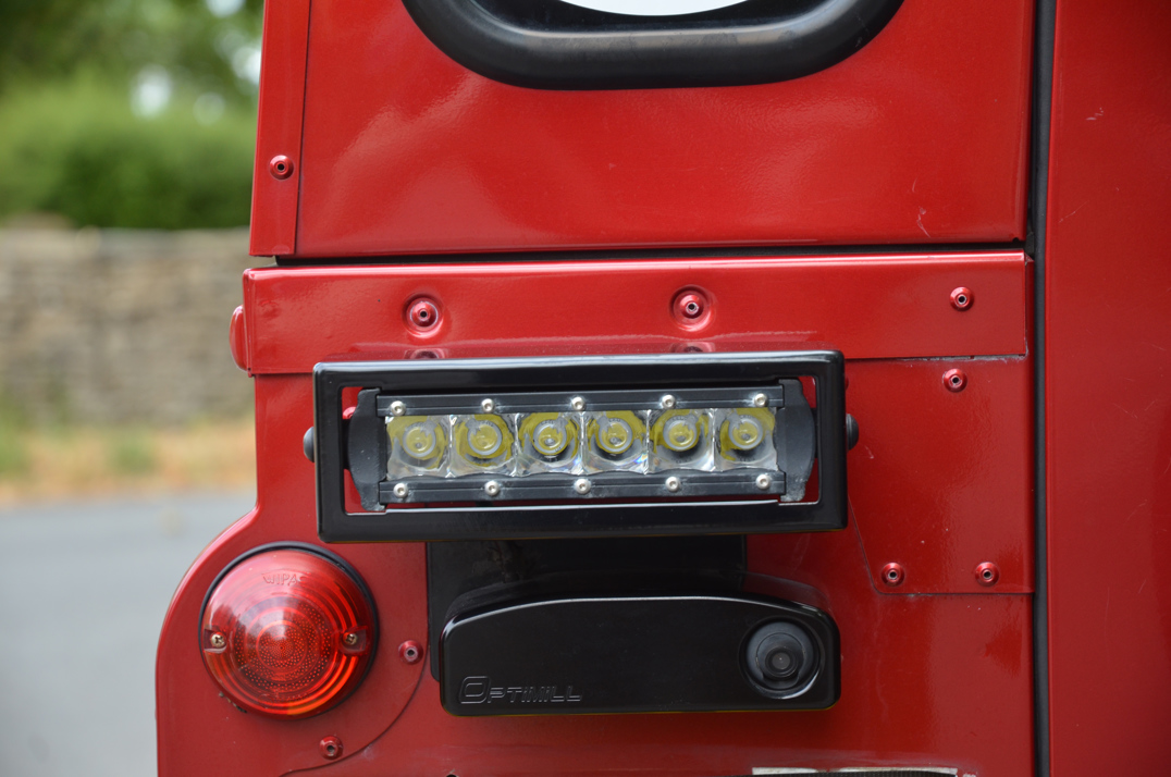 Land Rover Defender 110 2.2 TDCI Automatic 9 - Seater gallery image 25