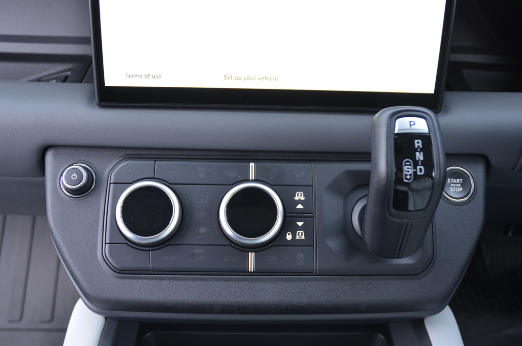 Land Rover Defender 90 X Dynamic HSE 3.0D MHEV gallery image 52