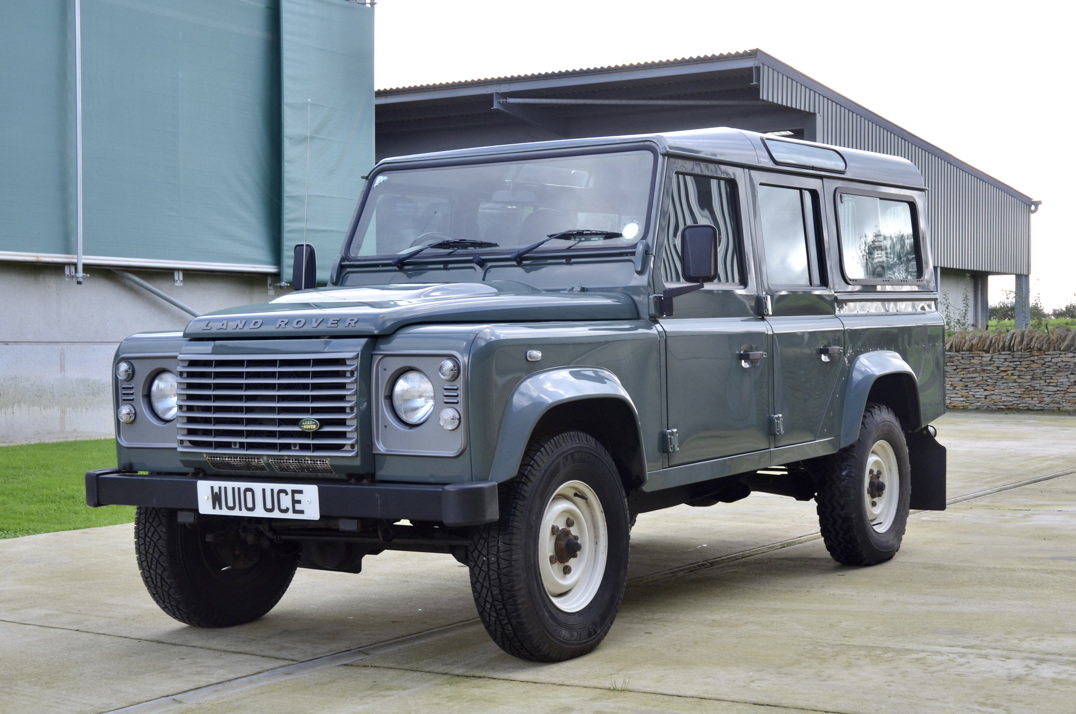 Land Rover Defender 110 County TD 7 Seater Estate gallery image 2