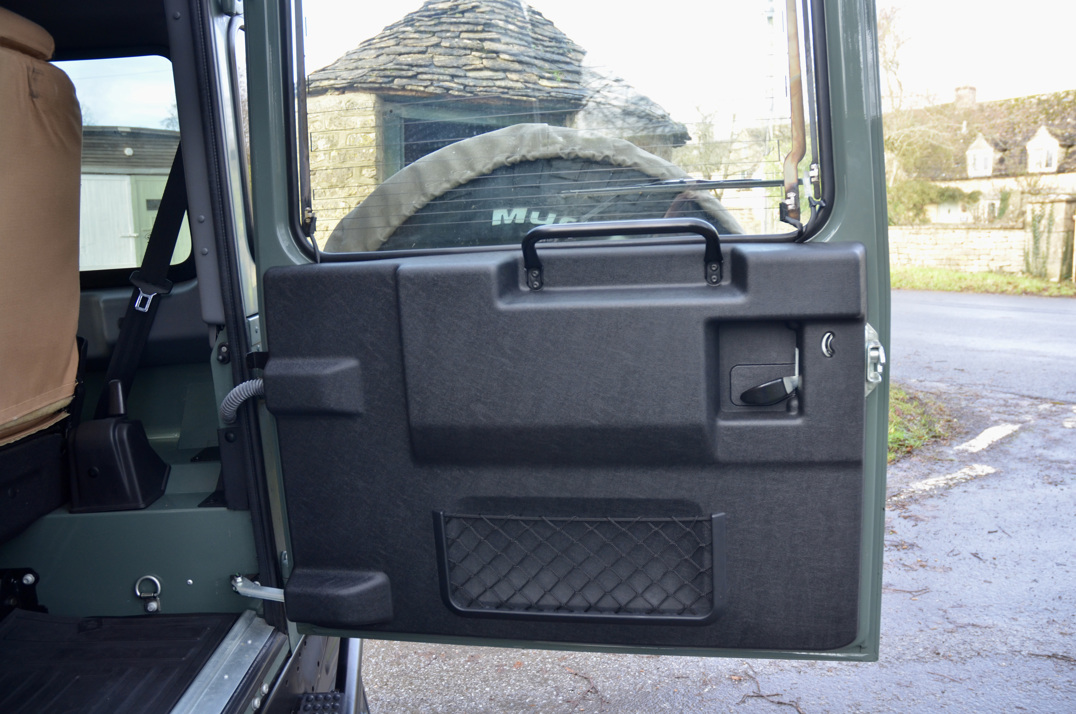 Land Rover Defender 90 XS Station Wagon gallery image 41