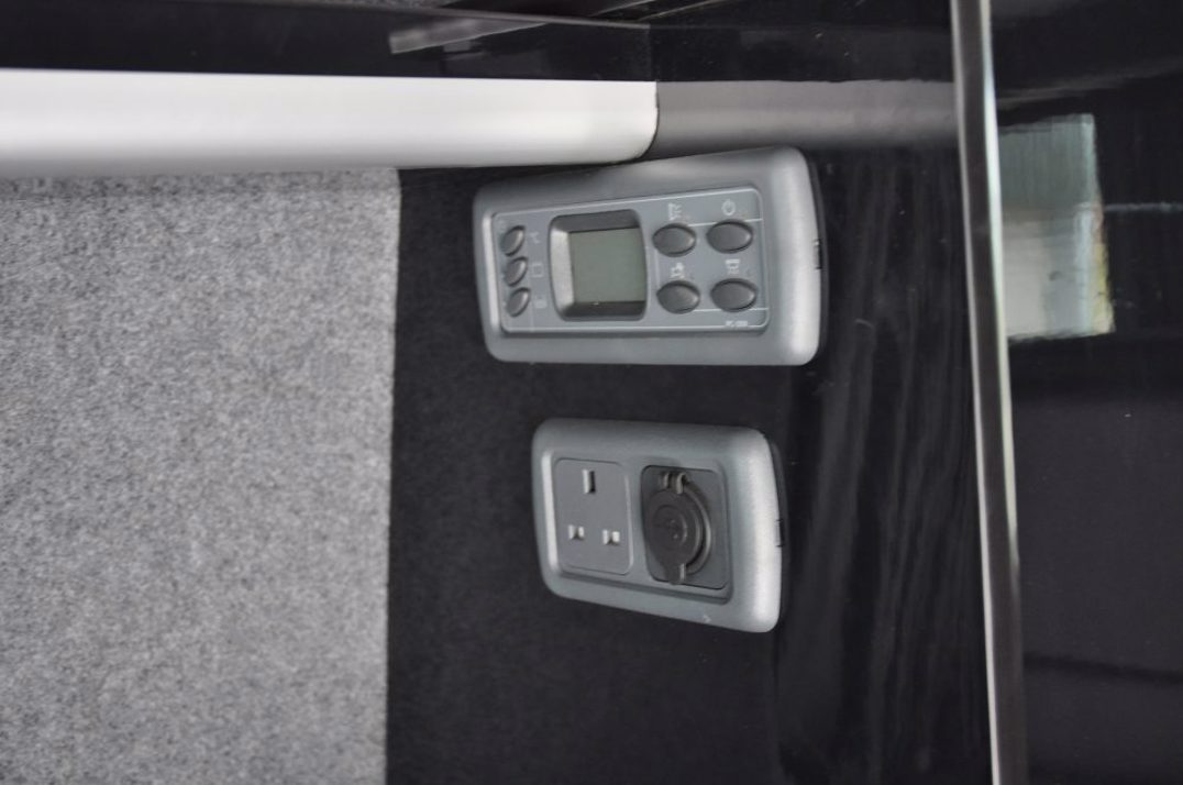 Volkswagen Transporter T5 LWB Auto Camper van. gallery image 21