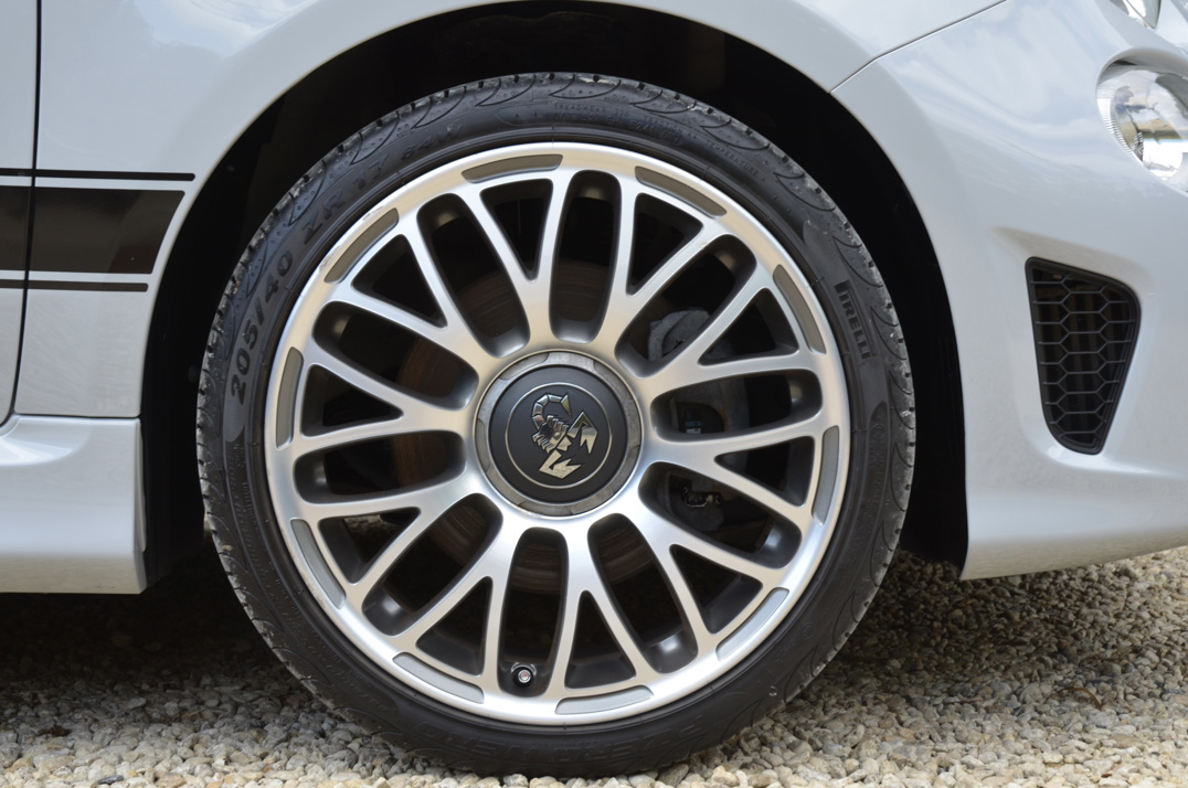 Fiat 500 595 Abarth Convertible gallery image 26