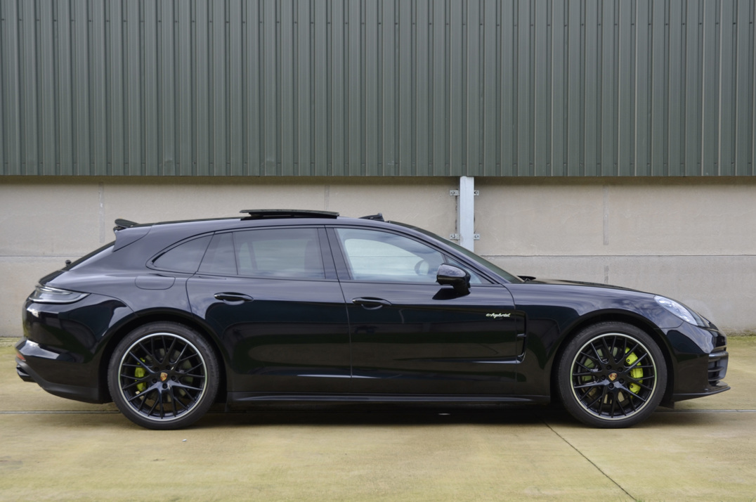 Porsche Panamera 4 V6 Sport Turismo 5dr Petrol Plug-in Hybrid PDK 4WD. gallery image 8