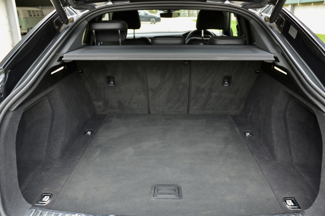 Audi E - Tron Launch Edition 55 Quattro 300Kw. gallery image 38