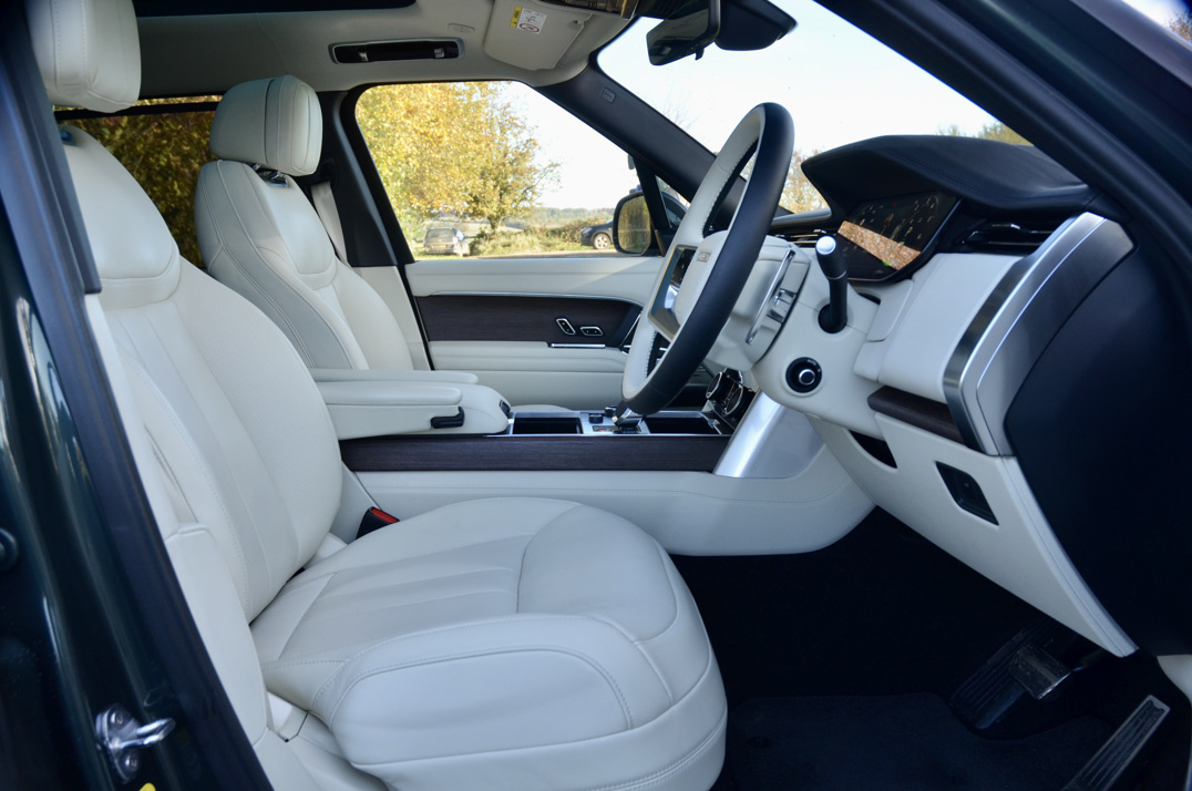 Land Rover Range Rover 3.0ltr P440e Autobiography gallery image 16