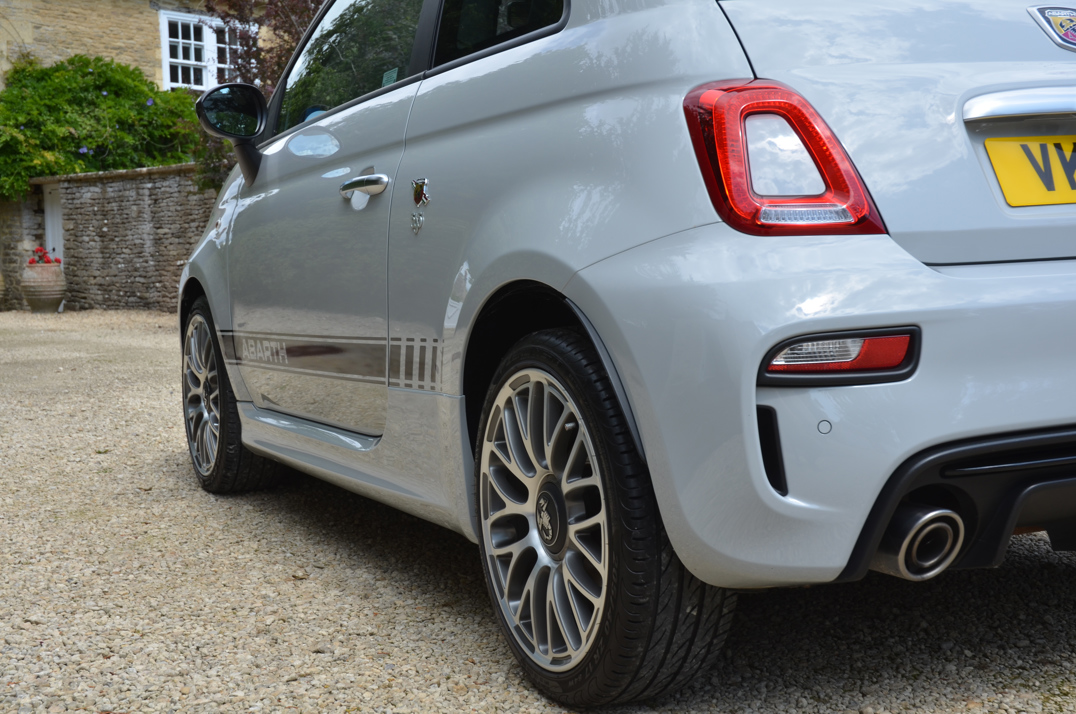 Fiat 500 595 Abarth Convertible gallery image 16