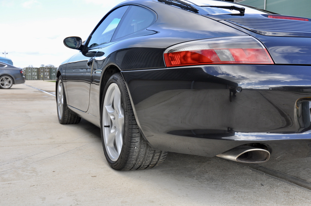 Porsche 911 996 Carrera 4 gallery image 13