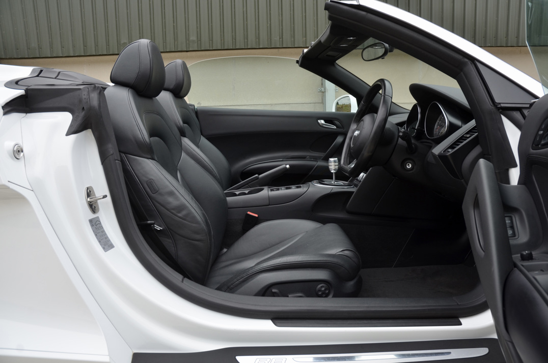 Audi R8 Spyder V8 Manul . gallery image 39