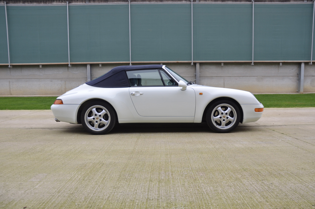 Porsche 911 (993) Carrera 3.6 Manual Cabriolet. gallery image 4