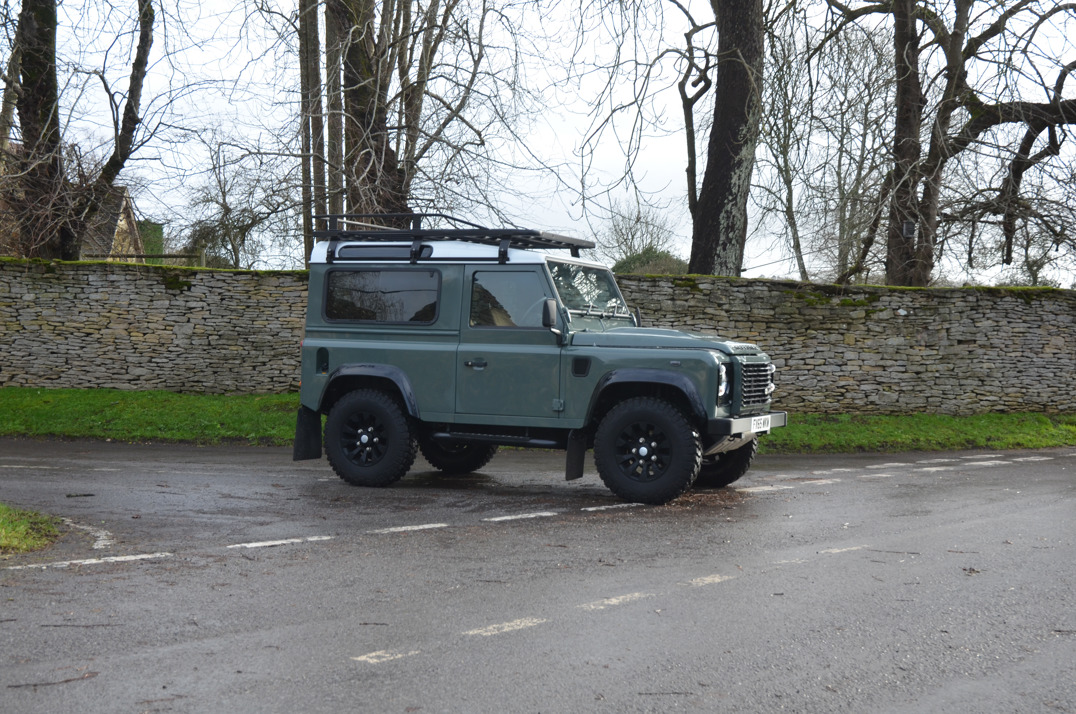 Land Rover Defender 90 XS Station Wagon gallery image 8