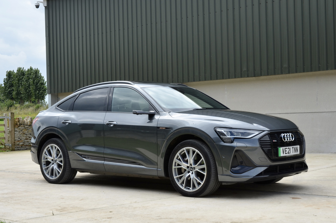 Audi E - Tron Launch Edition 55 Quattro 300Kw. gallery image 3