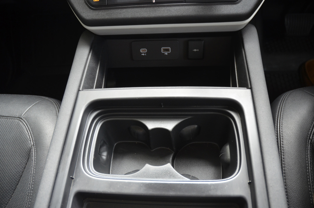 Land Rover Defender 90 3.0 250M MHEV Urban Edition gallery image 57