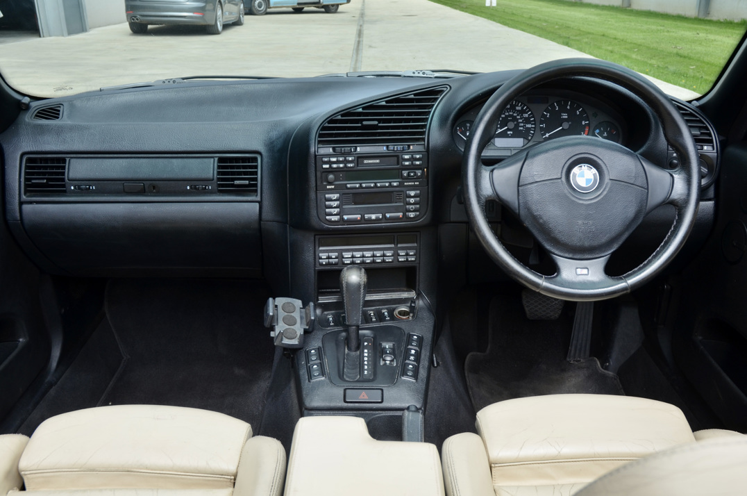 BMW 328I SE Auto Convertible gallery image 31