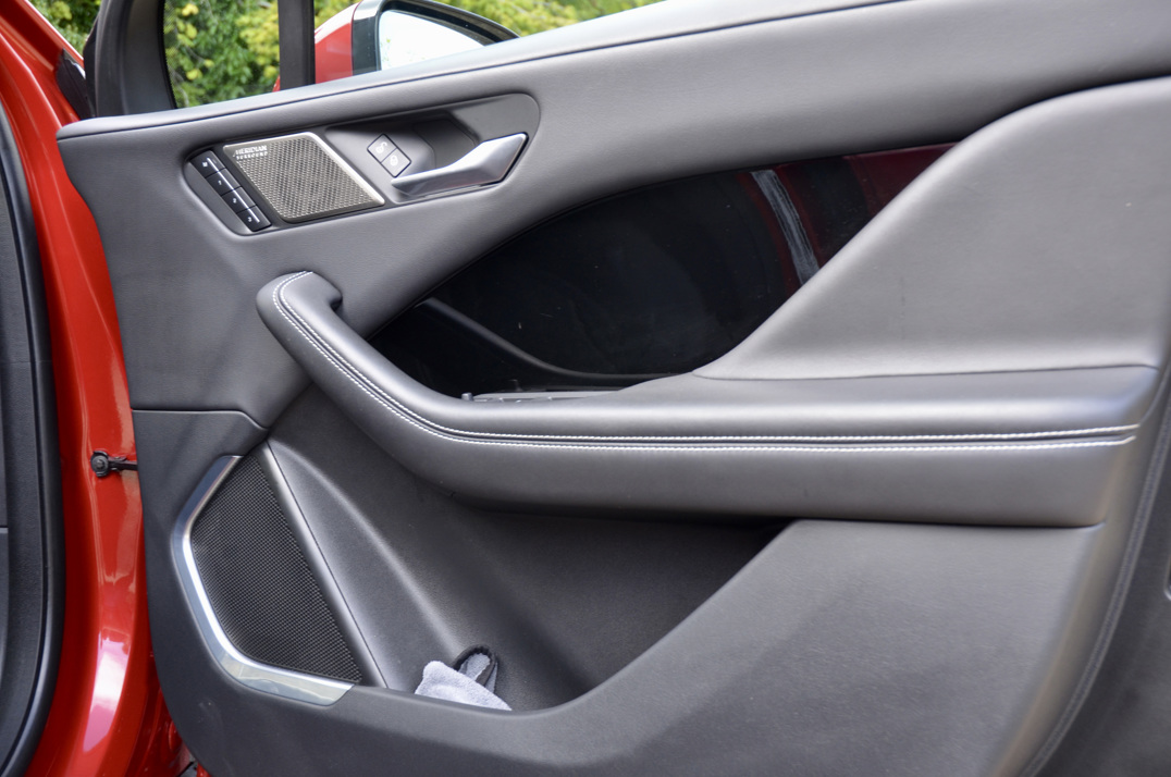 Jaguar - I Pace 400 - 90kWh HSE SUV 5dr Electric Auto 4WD (400 ps) gallery image 32