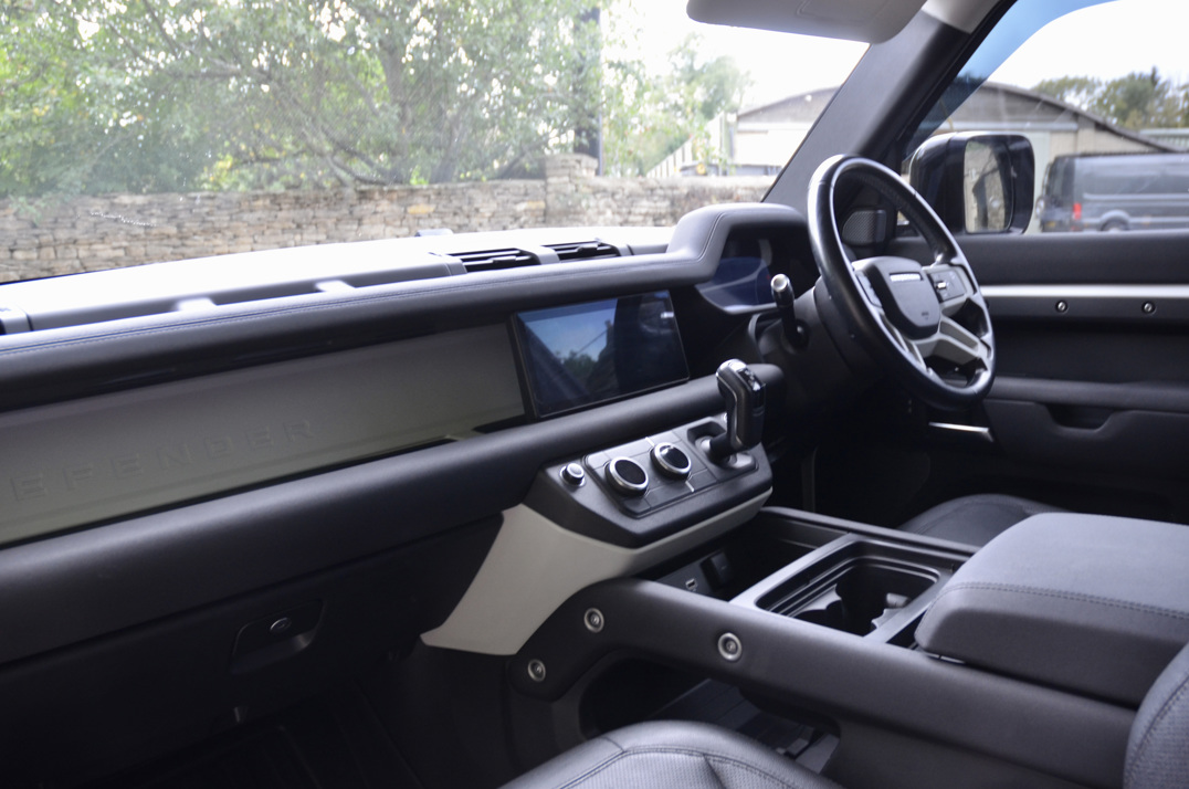 Land Rover Defender 90 3.0 250M MHEV Urban Edition gallery image 42