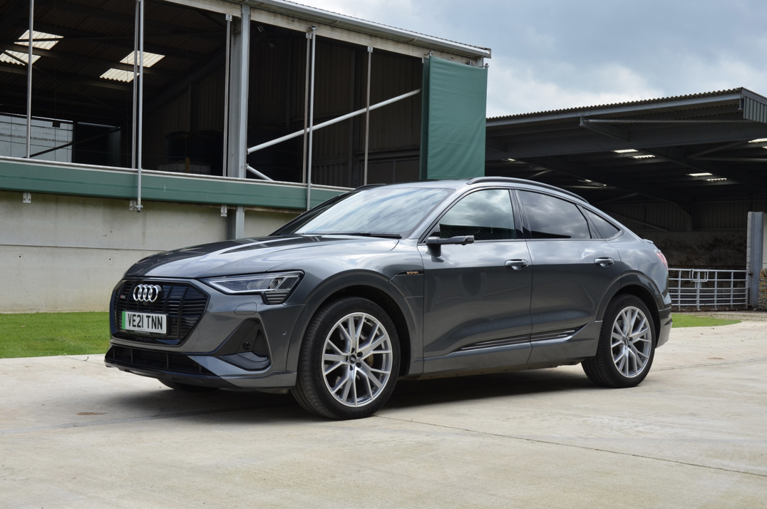 Audi E - Tron Launch Edition 55 Quattro 300Kw. gallery image 1