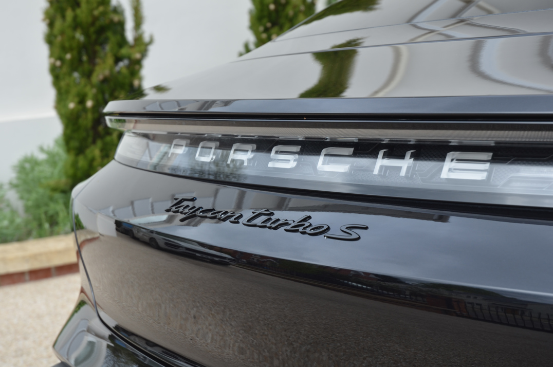 Porsche Taycan Turbo S gallery image 33