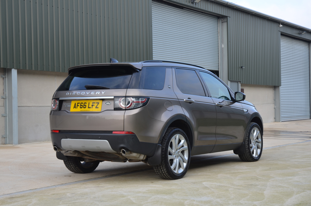 Land Rover Discovery Sport TD4 HSE Luxury. gallery image 7