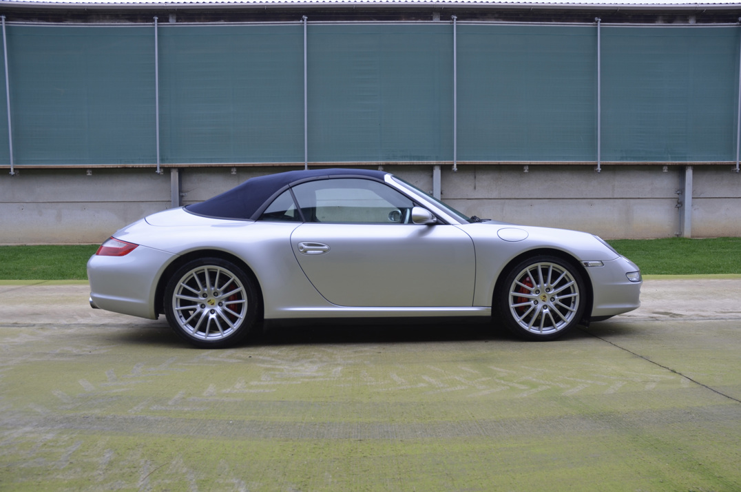 Porsche Carrera 911 C4S Cabriolet Manual. gallery image 6