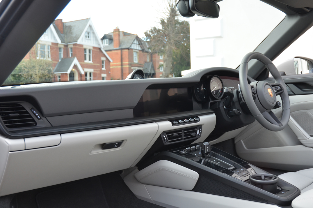 Porsche 911 Carrera 4 GTS Cabriolet gallery image 34