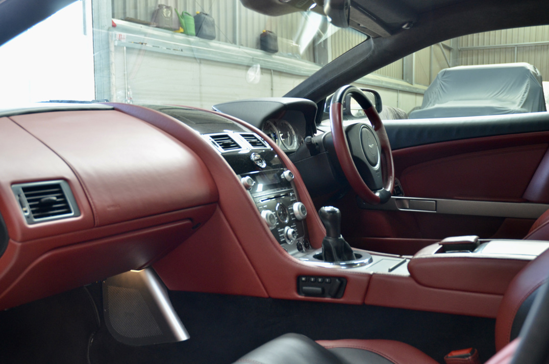 ASTON MARTIN DB-9 5.9 V12 Manual. gallery image 25