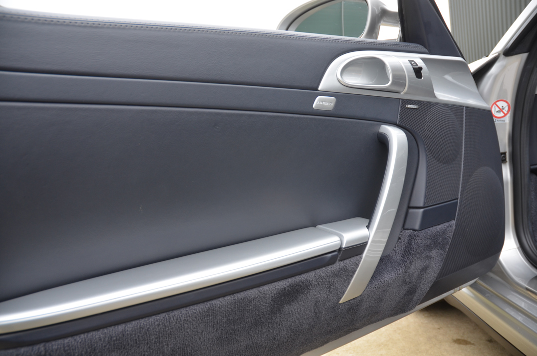 Porsche Carrera 911 C4S Cabriolet Manual. gallery image 32