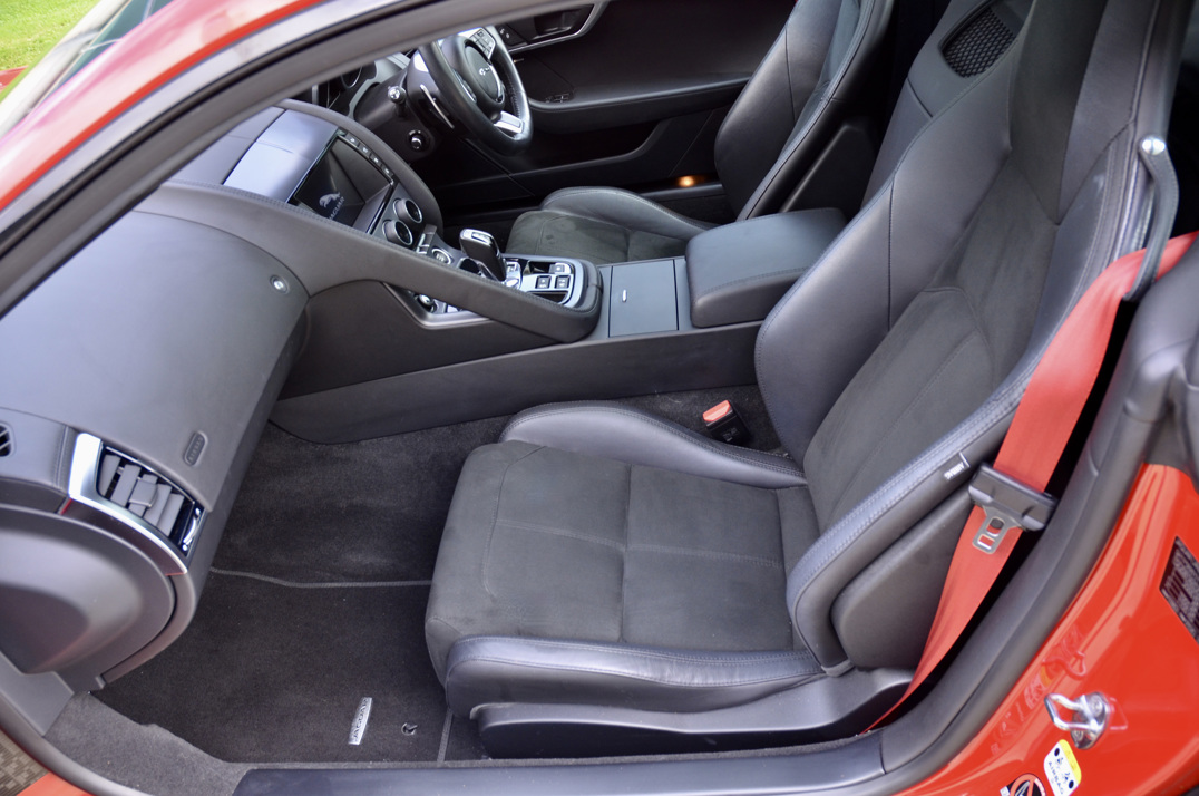 Jaguar F-Type V6 R Dynamic Auto gallery image 32