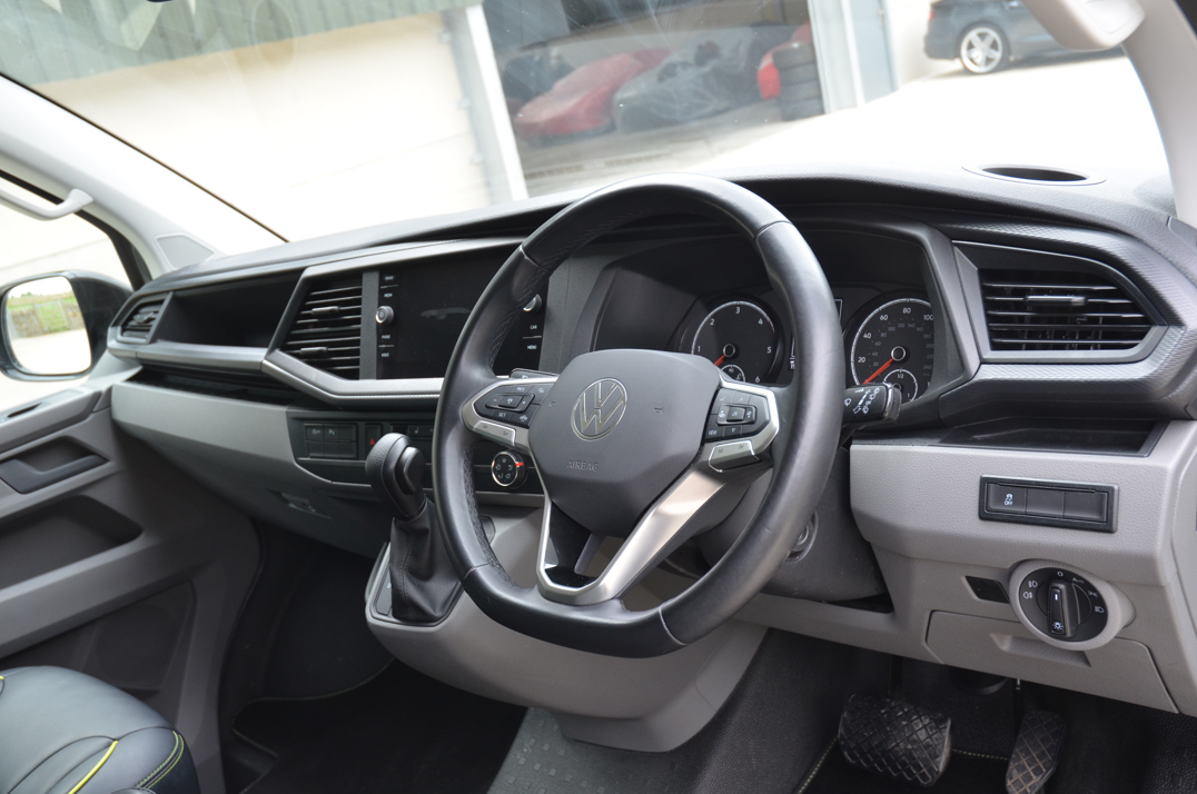 Volkswagen Kombi Sportline T6.I Auto gallery image 24