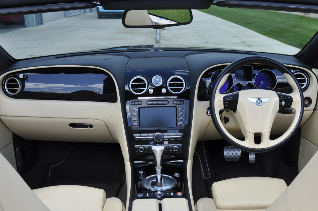 Bentley Continental GTC Mulliner gallery image 26