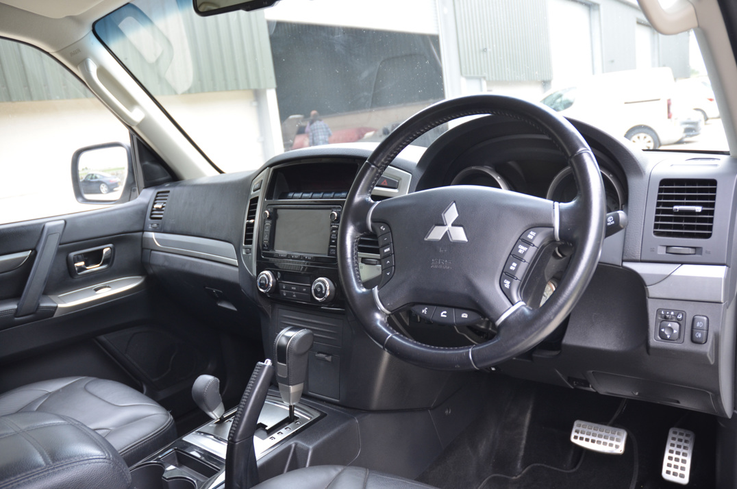 Mitsubishi Shogun 3.2 DI-D Barbarian Auto SWB gallery image 24