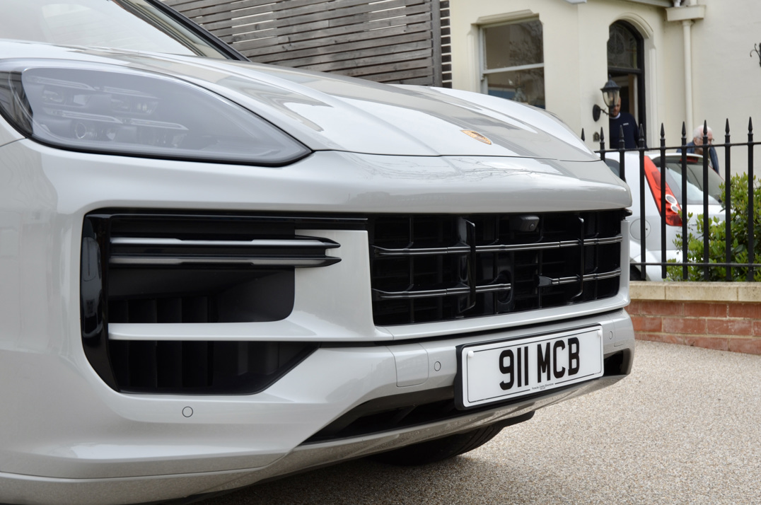 Porsche Cayenne Turbo Hybrid.. 2024 gallery image 13
