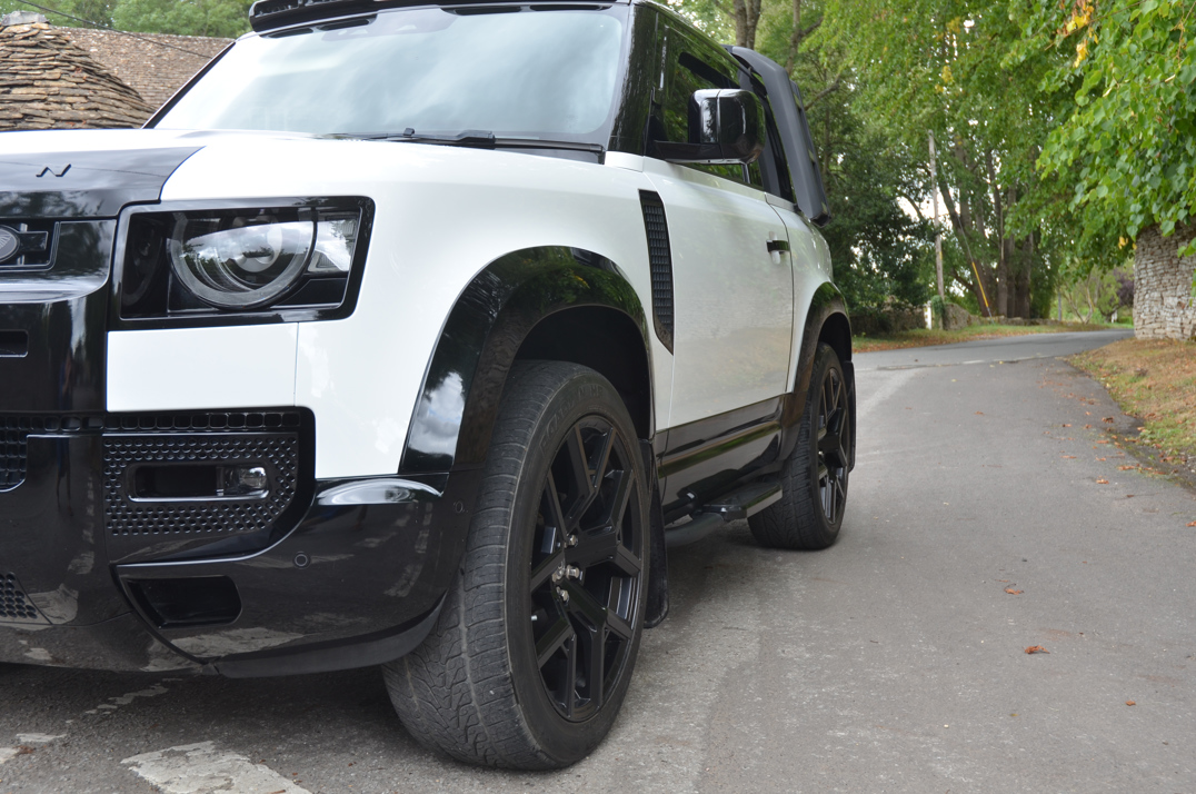 Land Rover Defender 90 3.0 250M MHEV Urban Edition gallery image 11