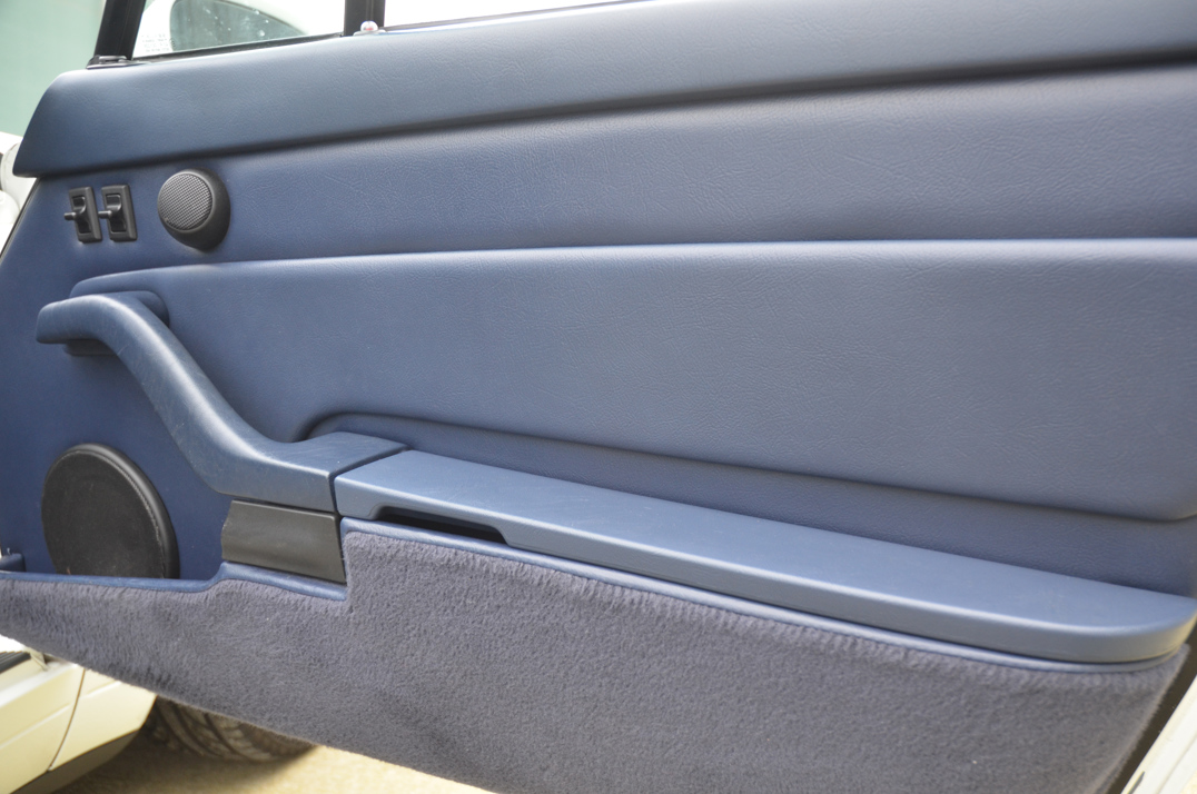 Porsche 911 (993) Carrera 3.6 Manual Cabriolet. gallery image 34