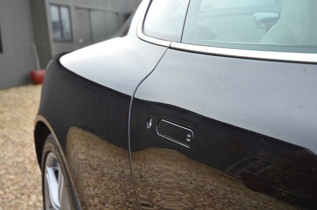 Aston Martin  Db-9 Manual gallery image 23