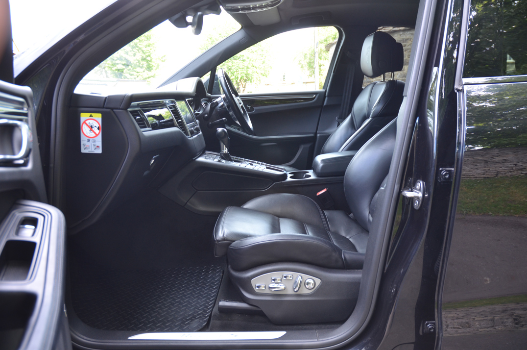Porsche Macan 3.0 S PDK. 17K In optional extras FP+PSSH gallery image 36