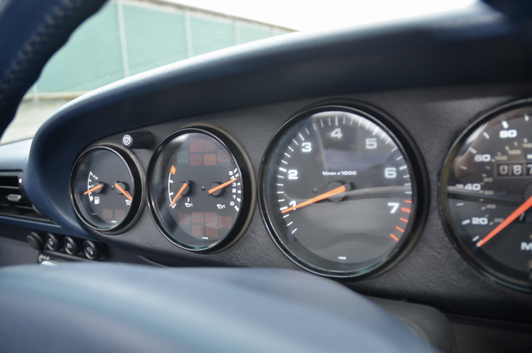 Porsche 911 (993) Carrera 3.6 Manual Cabriolet. gallery image 41