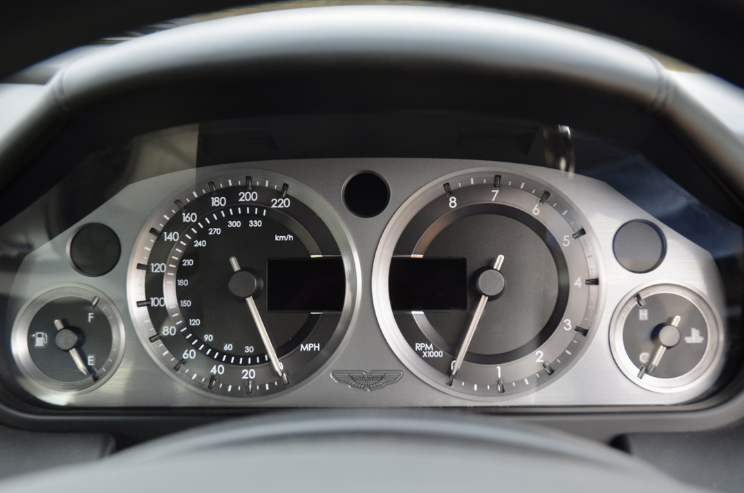 Aston Martin  Db-9 Manual gallery image 41