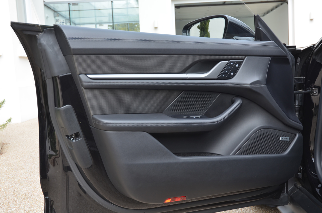 Porsche Taycan Turbo S gallery image 41