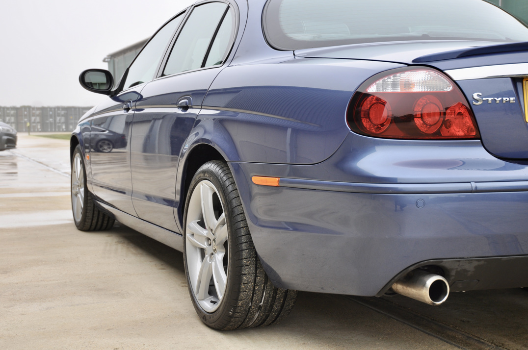 Jaguar S Type R gallery image 11