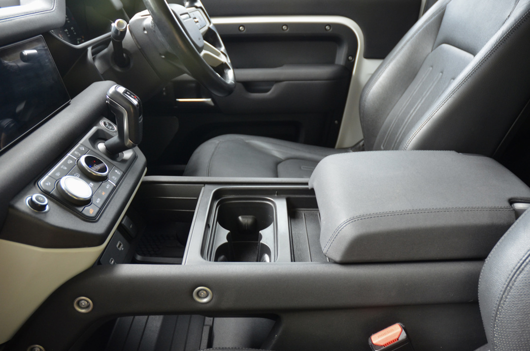 Land Rover Defender 90 3.0 250M MHEV Urban Edition gallery image 45