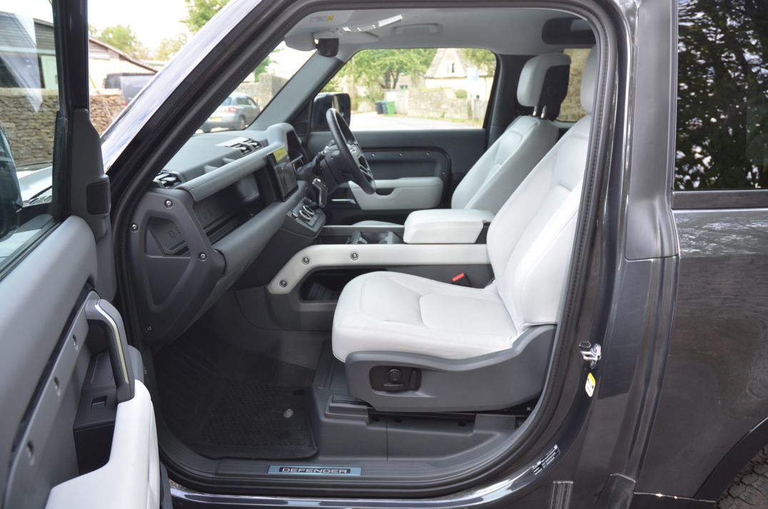 Land Rover Defender 90 X Dynamic HSE 3.0D 350 MHEV gallery image 39