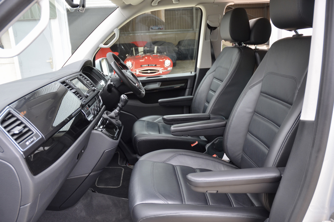 Volkswagen T-6 Transporter 2.0Ltr Caravelle SE TSI BMT Sport Line. gallery image 34